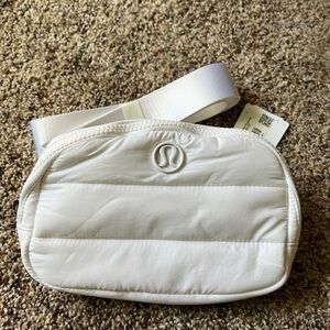 lululemon athletica Everywhere Belt Bag *Wunder Puff” - White